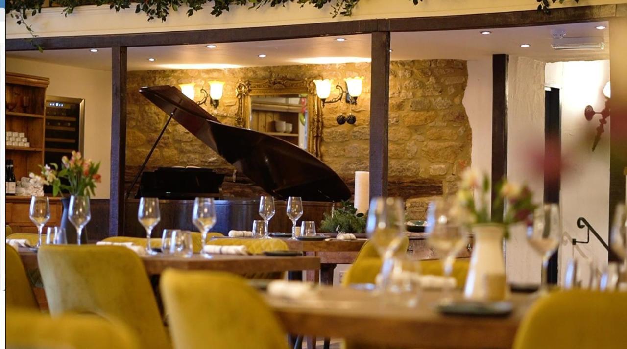 The Old Crown Coaching Inn 史云顿 外观 照片