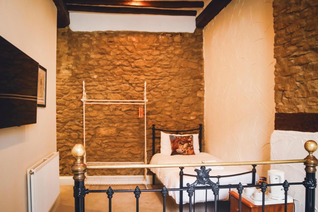 The Old Crown Coaching Inn 史云顿 外观 照片